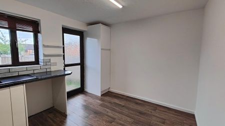 2 bedroom end of terrace house to rent - Photo 4