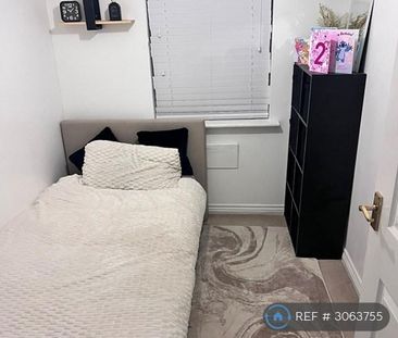 1 bedroom in a flat share to rent - Photo 3
