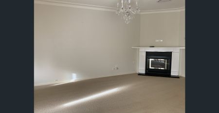 Large Family Home In Sought After East - Photo 5