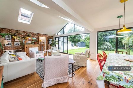 5 bedroom detached house to rent - Photo 4