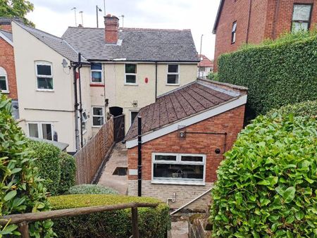 4 bedroom end of terrace house to rent - Photo 5