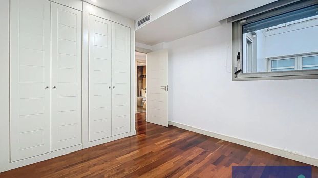 Piso de alquiler en Carrer París, Ensanche - Diputación - Photo 1