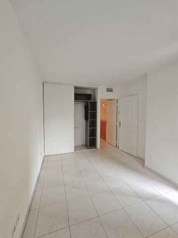 Appartement 2 pièces 43m2 MARSEILLE 6EME 762 euros - Photo 2