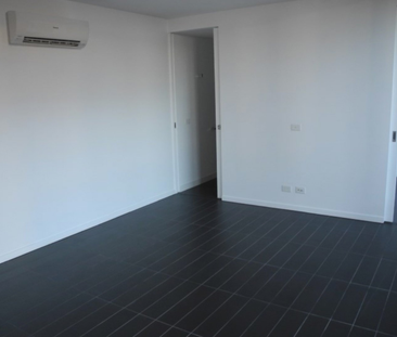 Perfectly Located 1 Bedroom Apartment - Photo 4