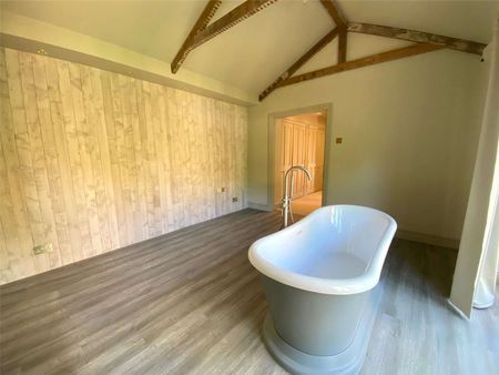 A charming family home in a tranquil woodland setting - Photo 5