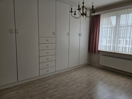 Ruime gezinswoning met 4 slaapkamers en tuin - Photo 4