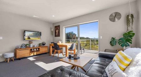 Elevated modern cottage in peaceful setting - Photo 4