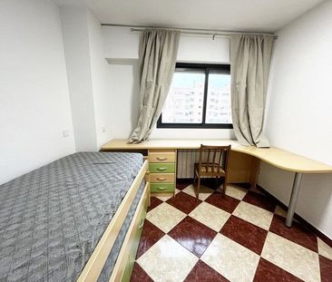 Piso de alquiler en Calle Nardos, Norte - Universidad - Photo 1