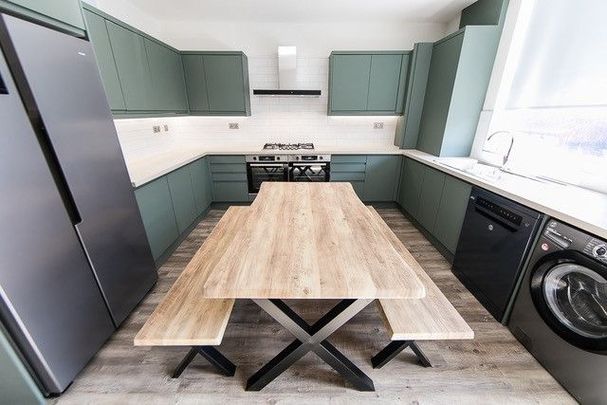 Hartley Crescent, Leeds - Photo 1