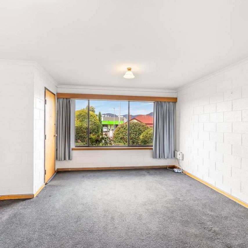 Tidy Two Bedroom Unit, Convenient Location - Photo 1