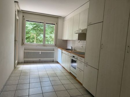 Ab sofort - Frisch gestrichen, tolle , grosszügie 4.5 Zi Wohnung mit 3 grossen Balkonen - Foto 3