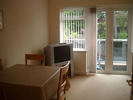 2 bedroom flat to rent - Photo 2