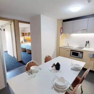 3 Bedroom Apartment - Photo 2