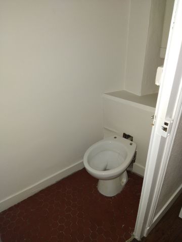 Location Maison 4 pièces 102m² ANGOULEME 16000 - Photo 2