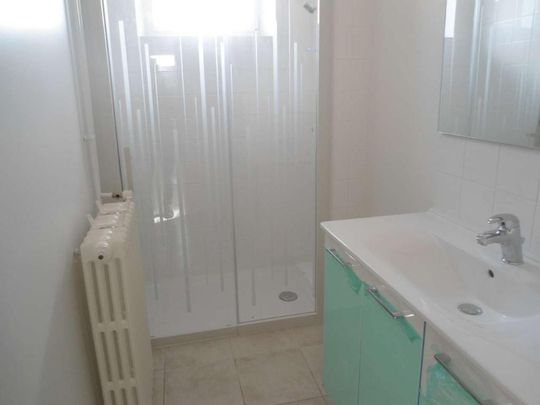 Location Maison 5 pièces 109m² LA TRIMOUILLE 86290 - Photo 1