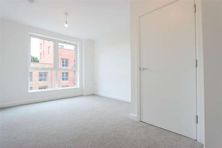 Larch Way, Oakwood - Photo 4