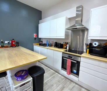 3 bedroom flat to rent - Photo 6