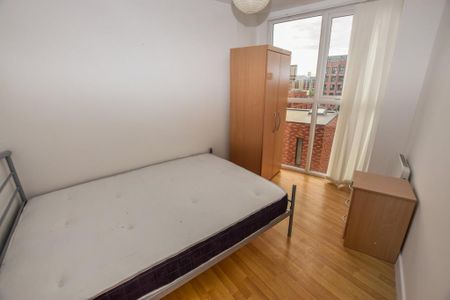 3 bedroom flat to rent - Photo 3