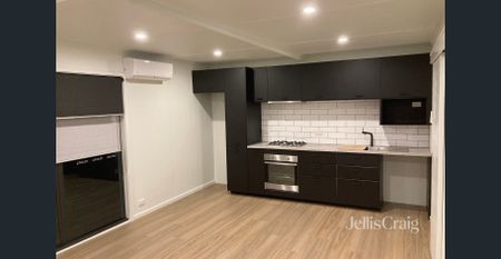 Hipster Charm In Eltham - Photo 2