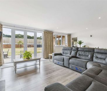 Stunning six bedroom family home situation between Water end and Po... - Photo 4