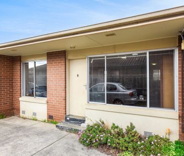 Freshly Painted Two-Bedroom Unit in Prime Reservoir Location - Photo 4
