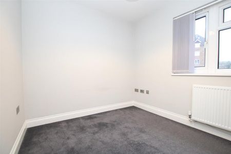 2 bedroom end of terrace house to rent - Photo 3