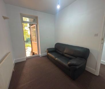 1 Bed Flat, Westwood Road, IG3 - Photo 1