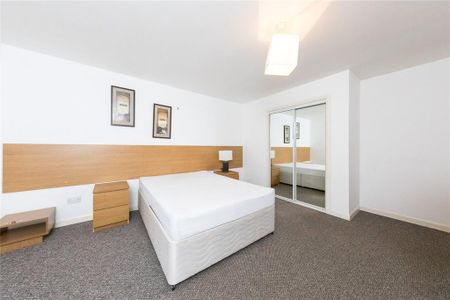 3 bedroom flat to rent - Photo 2