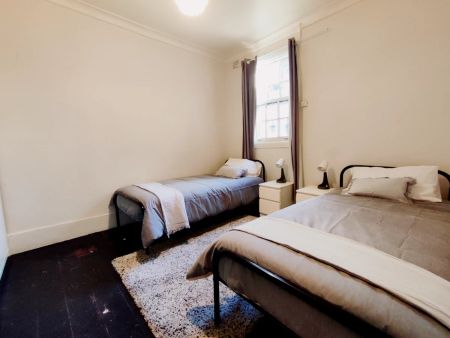 Room 4 #291A - Photo 2