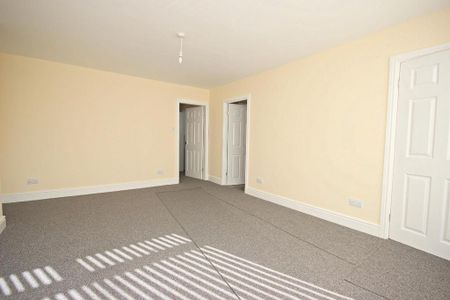 3 bedroom semi-detached bungalow to rent - Photo 5