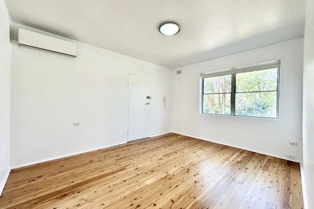 Updated & Spacious Apartment in Ultra-Convenient Location - Photo 4