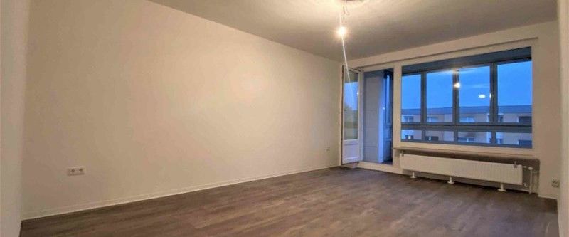 Mitten im Grünen und voll saniert: familienfreundliche 3,5-Zimmer-Wohnung mit großem Wintergarten - Photo 1