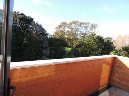 PAKURANGA 4 bedrooms family home - Photo 3