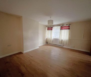 3 bedroom end of terrace house to rent - Photo 1