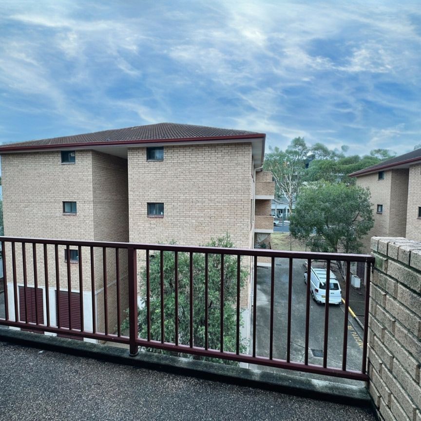 2 Bedroom Unit in Perfect Location! - Photo 1