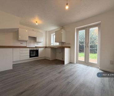 3 bedroom semi-detached house to rent - Photo 1