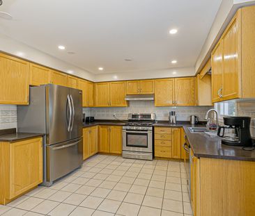 For Lease - 741 College Manor Drive Unit# Main, Newmarket, Ontario - Photo 4