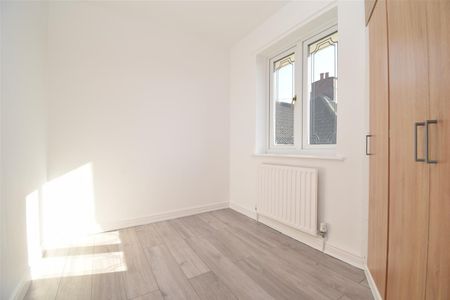 Third Avenue, Upton, Pontefract - Photo 4