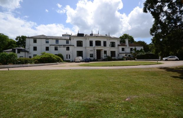 Sandhurst Lodge, Wokingham Road, Wokingham Road, RG45 - Photo 1