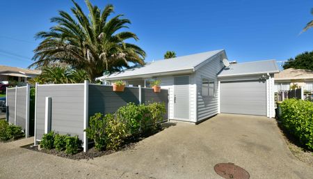 Coast Cutie - Photo 2