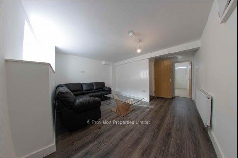 6 Bedroom Leeds Student Properties - Photo 1