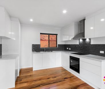 LIGHT AND BRIGHT 2 BEDROOM MODERN APARTMENT IN SECURE COMPLEX! - Photo 4