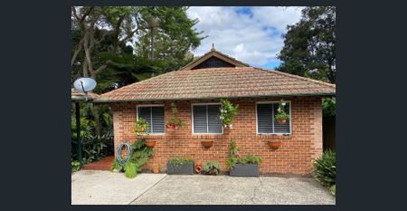 Quiet Freestanding One-Bedroom Cottage with Cathedral Ceilings - Photo 3
