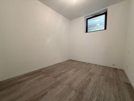 TE HUUR: Éen-slaapkamerappartement met autostaanplaats en berging. - Foto 4