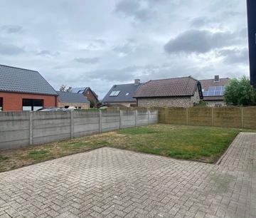 Ruime gezinswoning in rustige woonomgeving - Photo 1