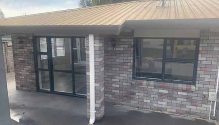 Low Maintenance - Photo 5