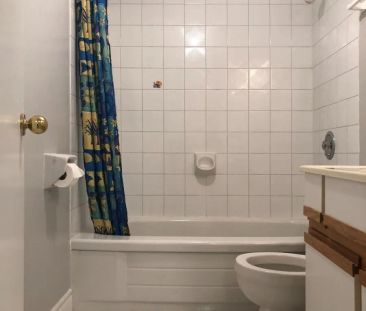 465 SUTHERLAND DRIVE E - Photo 2