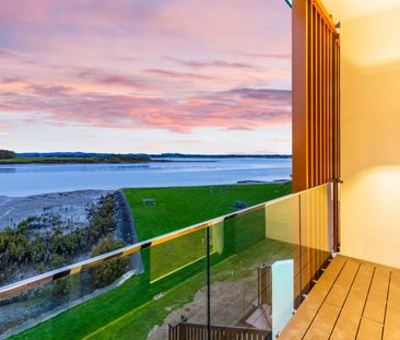 Stunning Build to Rent Townhouse Available now! - Photo 3