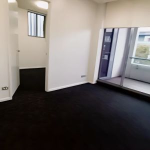 2 bed 2 bath - Photo 2