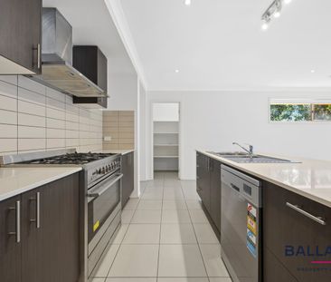 Spacious Three-Bedroom Home with Two Living Areas and Two Bathrooms... - Photo 2